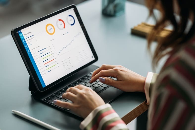 Woman looking at online community KPIs in a dashboard